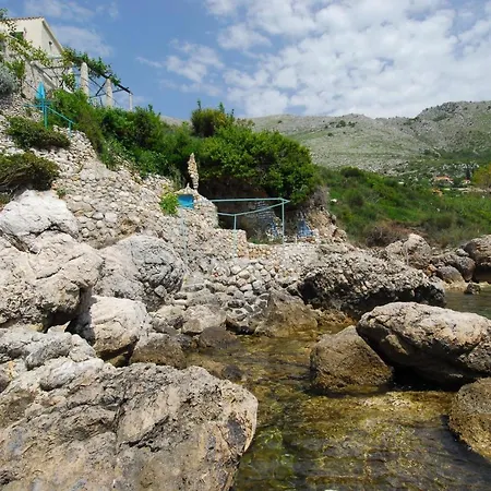 아파트 Holiday Robinzon Flora & Fauna - Holiday With Sea View 믈리니